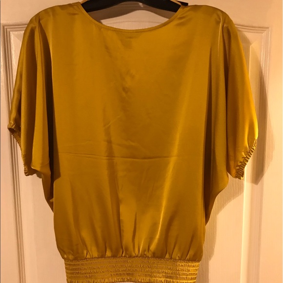 Express gold top with cute detailing in size XS - Picture 3 of 6
